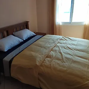 Bright Air Conditioned Near Center Apartment